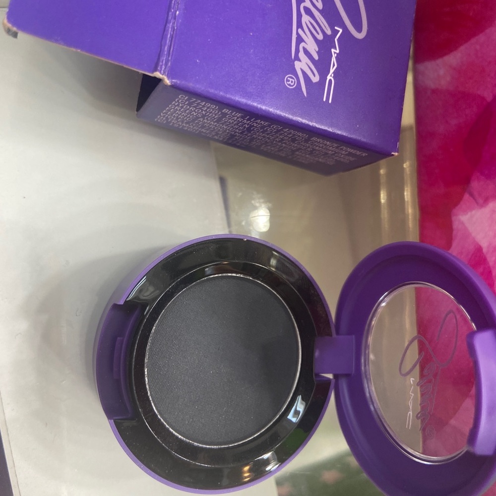 Matte black eyeshadow Mac cosmetics Selena